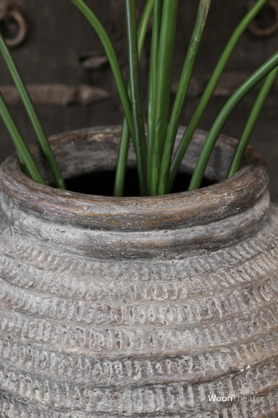 Village Pottery | Model 005 | Verweerd aardewerk