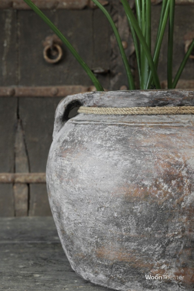 Village Pottery | Model 007 | Verweerd aardewerk