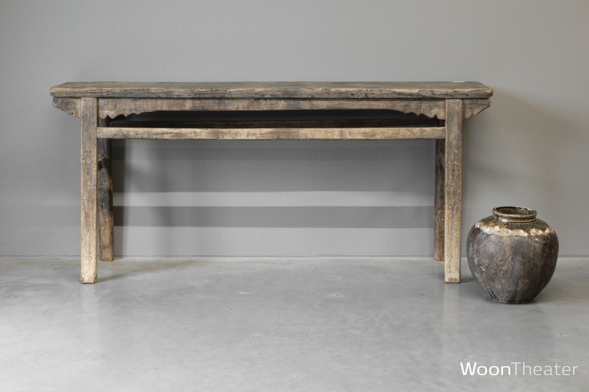 Oude verweerde sidetable | China