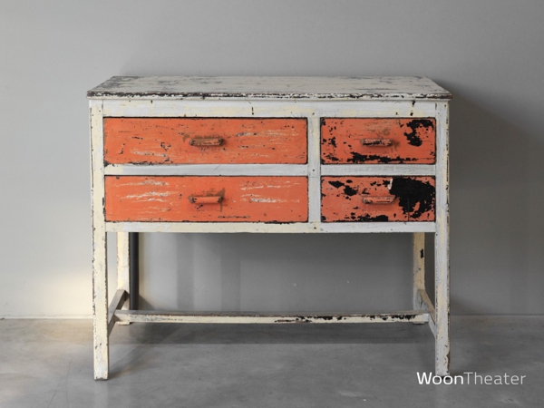 Oude vintage ladekast