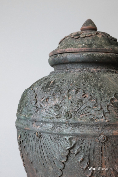 Unieke oude pot met deksel