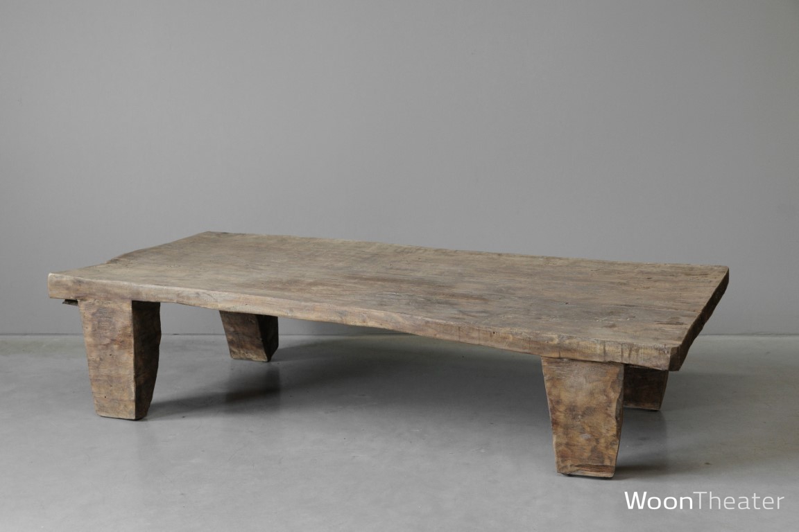 Origineel oude Naga tafel | India