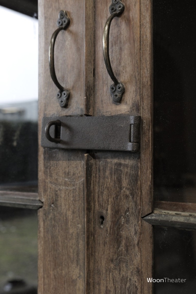 Origineel oude vitrinekast