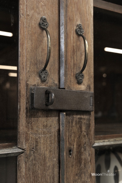 Origineel oude vitrinekast