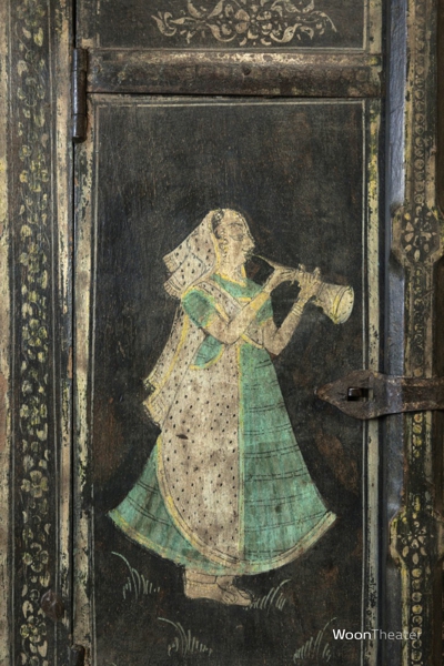 Origineel oud raamluikje met spiegel | India