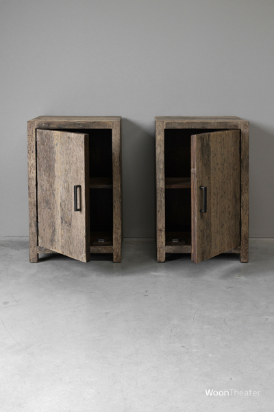 Set/2 nachtkastjes oud hout 