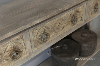 Oude wandtafel snijwerk