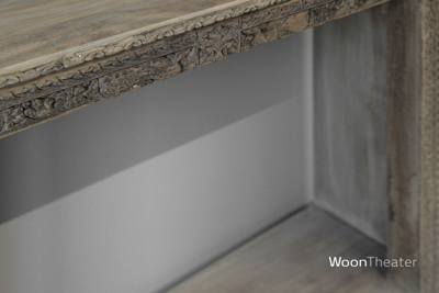 Oude wandtafel met snijwerk