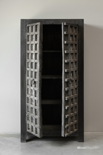 Oude dichte kast | India