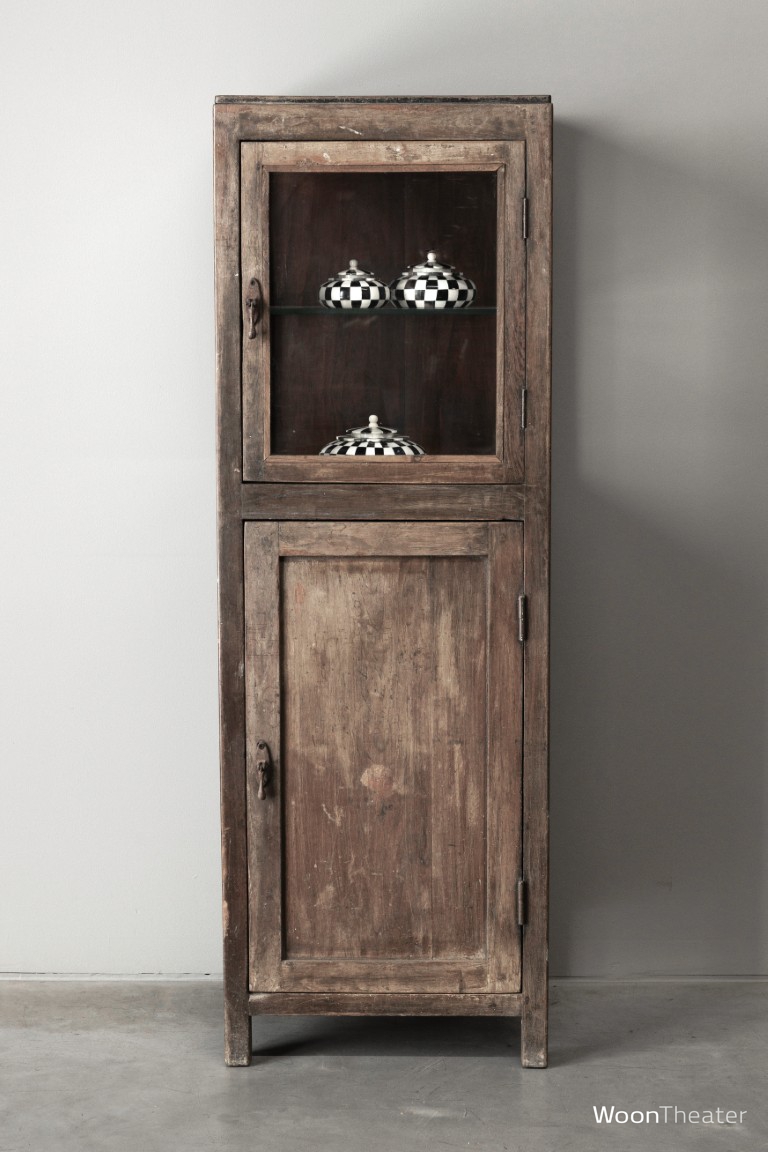 Origineel smal vitrinekastje