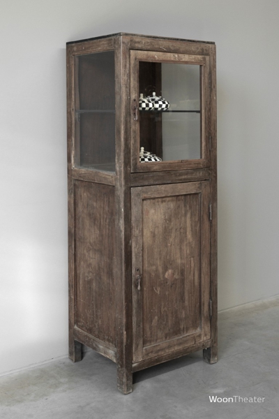 Origineel smal vitrinekastje