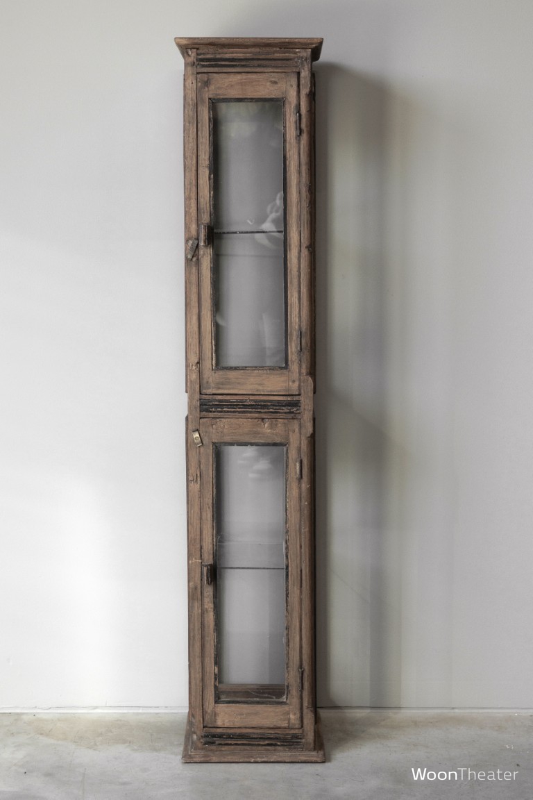 Origineel oude vitrinezuil