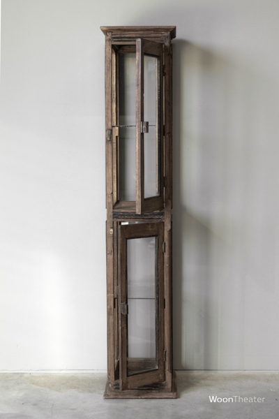 Origineel oude vitrinezuil