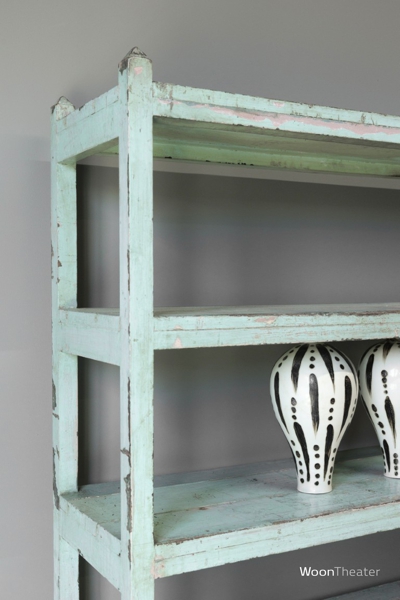 Origineel oud rek met vitrinedeurtjes