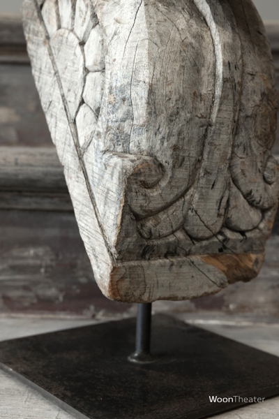 Authentiek paard op standaard