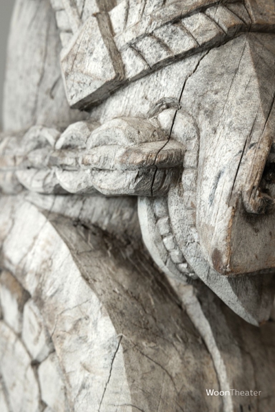 Authentiek paard op standaard