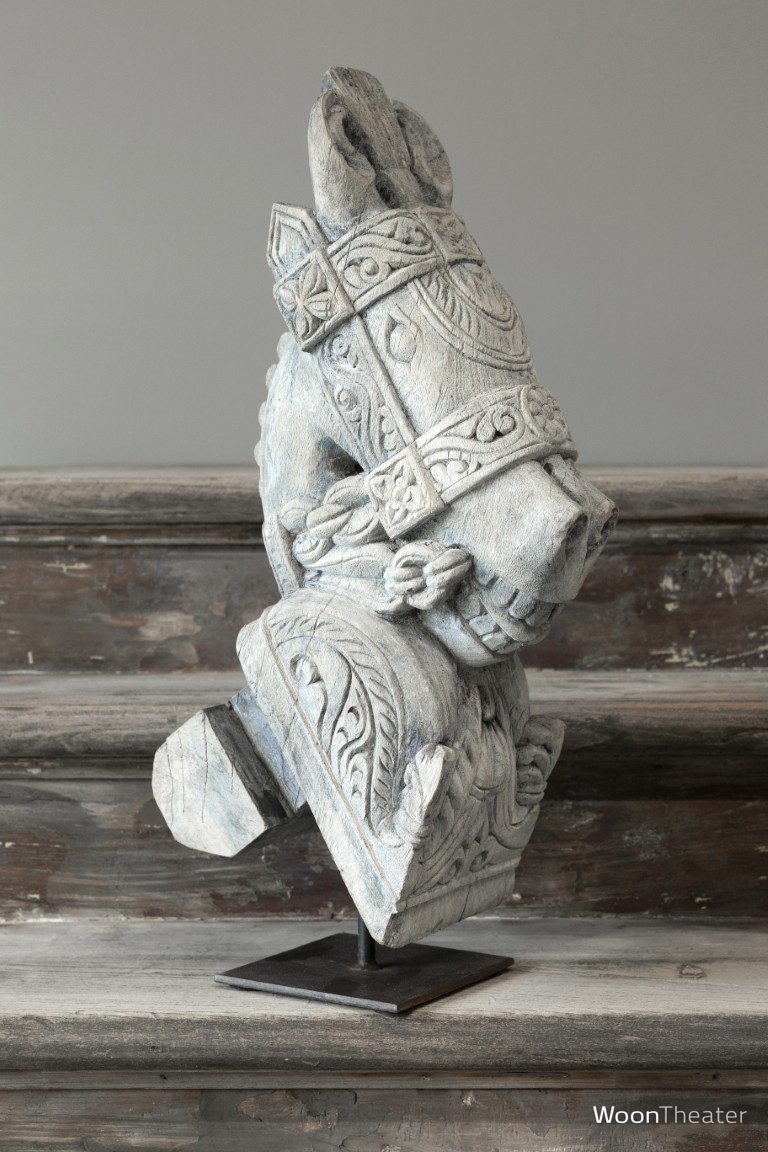 Authentiek paard op standaard