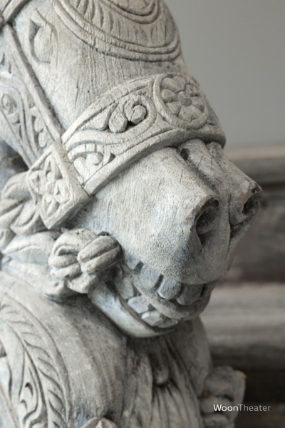 Authentiek paard op standaard