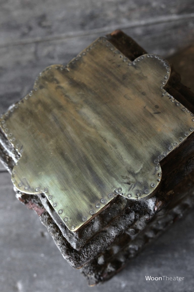 Kandelaar / plateau | oude pilaarvoet | India