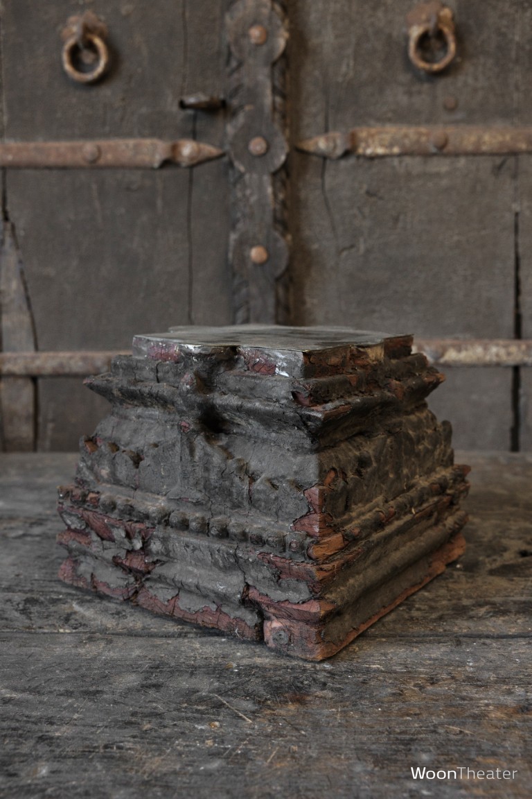 Kandelaar/plateau | oude pilaarvoet | India