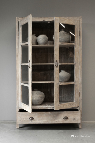 Oude vitrinekast | landelijke stijl