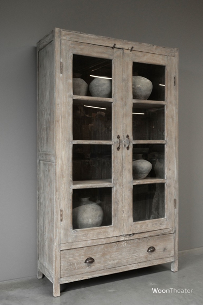 Oude vitrinekast | landelijke stijl