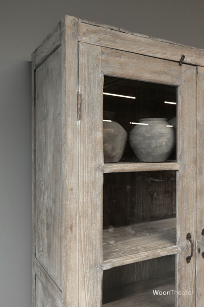 Oude vitrinekast | landelijke stijl