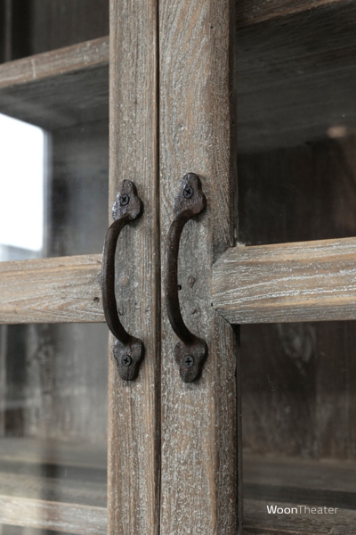 Landelijke vitrinekast