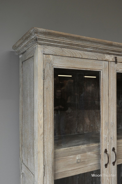 Origineel oude vitrinekast