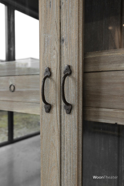 Origineel oude vitrinekast