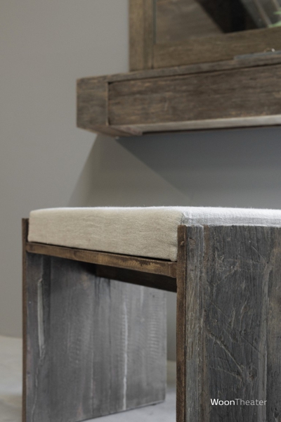 Rustieke kruk met linnen kussen | Lea