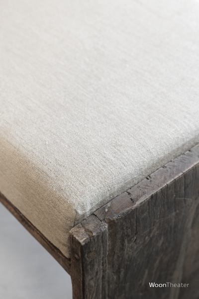 Rustieke kruk met linnen kussen | Lea