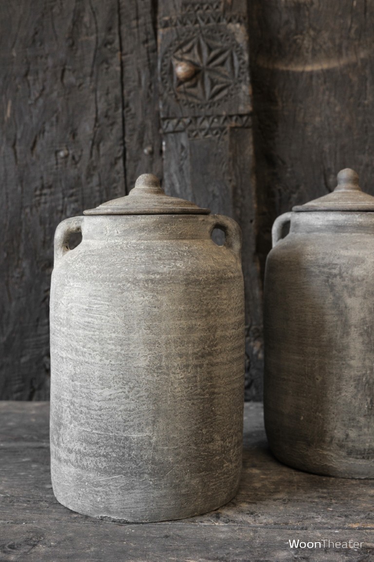 Verweerde pot met deksel | Old Barn