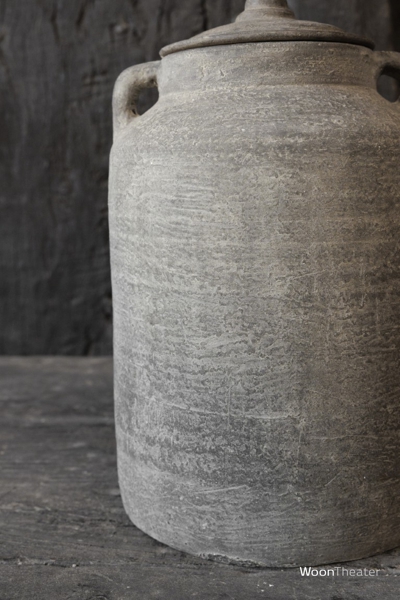 Verweerde pot met deksel | Old Barn